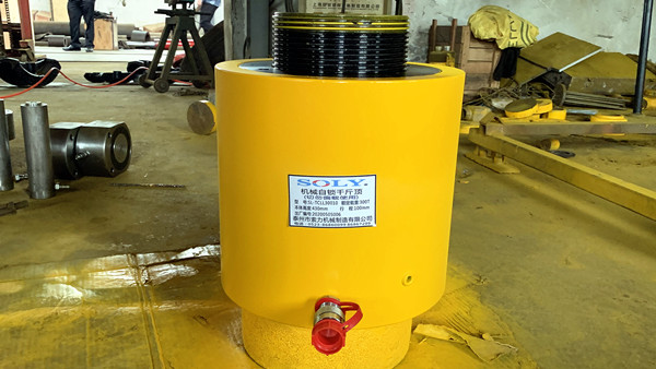 客戶定制機(jī)械自鎖千斤頂發(fā)貨啦??！